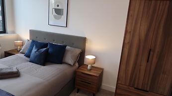 Cosy Apartment in Old Trafford With Parking Space