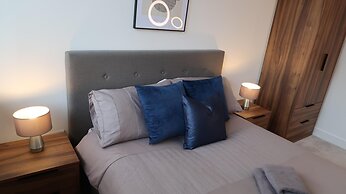 Cosy Apartment in Old Trafford With Parking Space