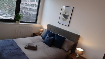 Cosy Apartment in Old Trafford With Parking Space