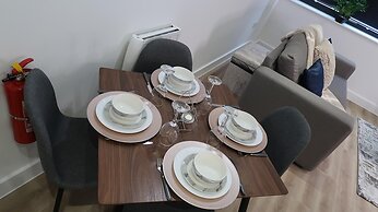 Cosy Apartment in Old Trafford With Parking Space