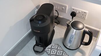 Cosy Apartment in Old Trafford With Parking Space