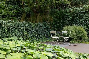 Brick House Apartment Cracow by Renters