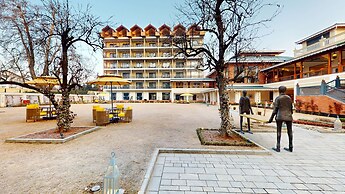 Radisson Collection Hotel & Spa, Riverfront Srinagar