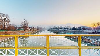 Radisson Collection Hotel & Spa, Riverfront Srinagar
