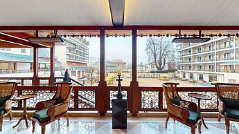 Radisson Collection Hotel & Spa, Riverfront Srinagar