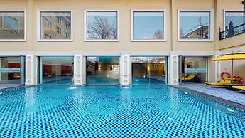 Radisson Collection Hotel & Spa, Riverfront Srinagar