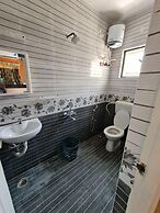 S4 SRUTHI SERVICE APARTMENT