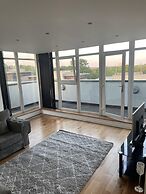 Impeccable 2 Bed 2 Bath Penthouse