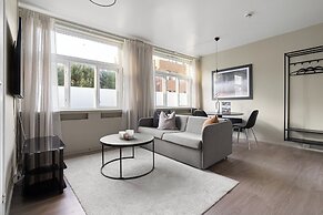 Enter Amalie Apartment Hotel