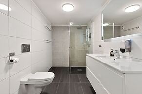 Enter Amalie Apartment Hotel