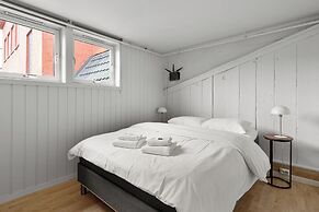 Enter Amalie Apartment Hotel