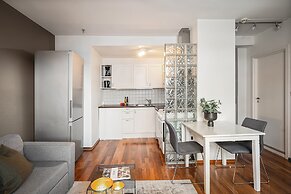 Enter Amalie Apartment Hotel