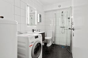 Enter Amalie Apartment Hotel