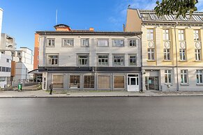 Enter Amalie Apartment Hotel