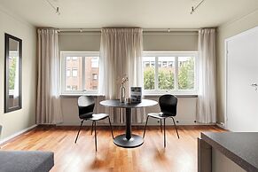 Enter Amalie Apartment Hotel