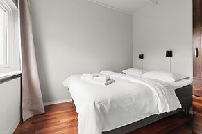 Enter Amalie Apartment Hotel