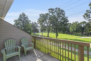 Tranquil Treehouse Loft - Golf Course Views