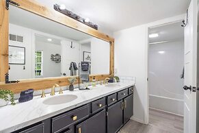 Tranquil Treehouse Loft - Golf Course Views