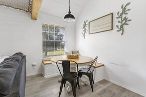 Tranquil Treehouse Loft - Golf Course Views