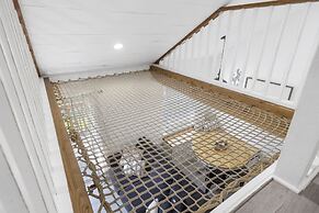 Tranquil Treehouse Loft - Golf Course Views