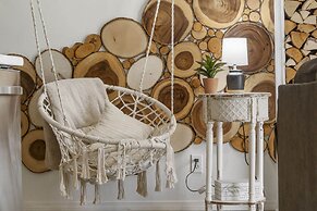 Tranquil Treehouse Loft - Golf Course Views