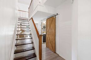 Tranquil Treehouse Loft - Golf Course Views