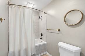 Table Rock Cottage Tranquil 2 BDR Condo 5 Min to Table Rock Lake!