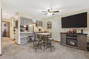 The Cozy Place - Pointe Royale Condo Perfect for Couples!