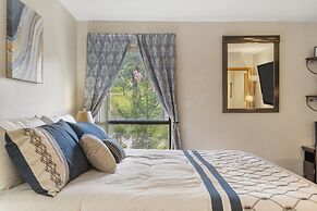 The Cozy Place - Pointe Royale Condo Perfect for Couples!