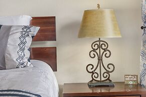 The Cozy Place - Pointe Royale Condo Perfect for Couples!