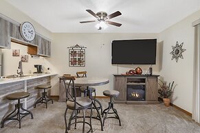The Cozy Place - Pointe Royale Condo Perfect for Couples!