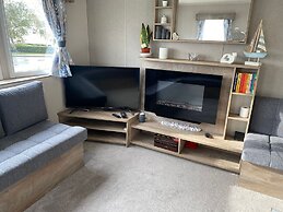 Immaculate 3 Bedroom Caravan in Presthaven