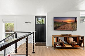 Style & Serenity - Steps Away From South Congress