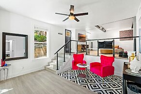 Style & Serenity - Steps Away From South Congress
