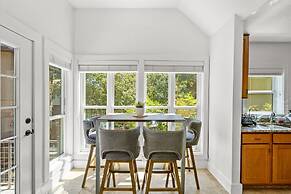 Style & Serenity - Steps Away From South Congress