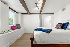 Style & Serenity - Steps Away From South Congress