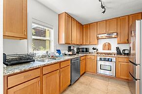 Style & Serenity - Steps Away From South Congress