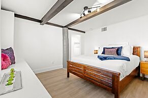 Style & Serenity - Steps Away From South Congress