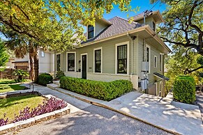 Style & Serenity - Steps Away From South Congress