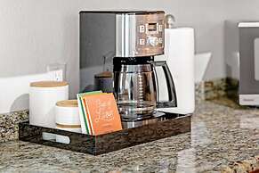 Style & Serenity - Steps Away From South Congress