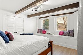 Style & Serenity - Steps Away From South Congress