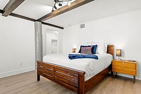 Style & Serenity - Steps Away From South Congress