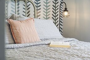 Honey Hole - 3 BDR Hilltop Haven Close to Branson Attractions!