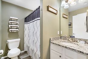 Honey Hole - 3 BDR Hilltop Haven Close to Branson Attractions!