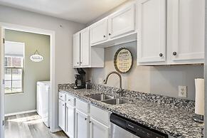 Honey Hole - 3 BDR Hilltop Haven Close to Branson Attractions!