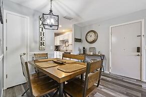 Honey Hole - 3 BDR Hilltop Haven Close to Branson Attractions!