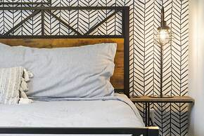 Honey Hole - 3 BDR Hilltop Haven Close to Branson Attractions!