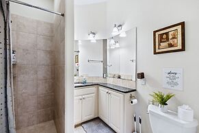 Hillside Infinity Pool Retreat