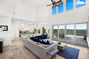 Hillside Infinity Pool Retreat