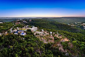 Hillside Infinity Pool Retreat